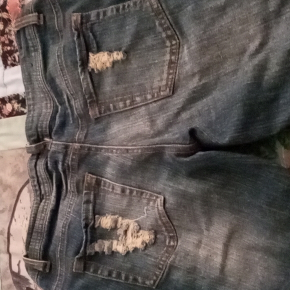 Cute Distressed Low Rider Capris with Rolled Cuff Legs - Picture 6 of 12